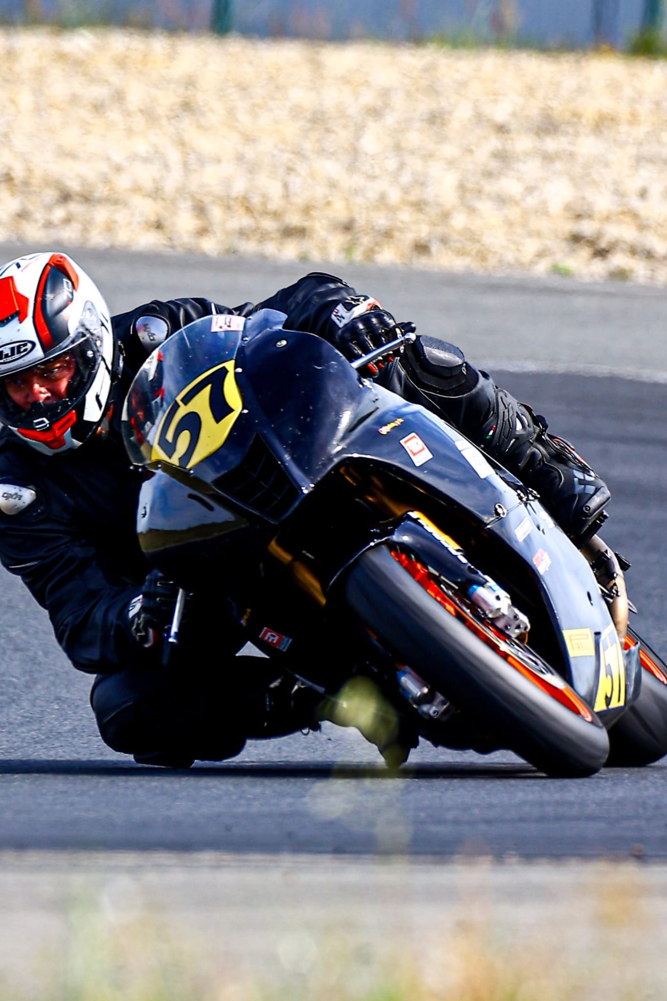 Passionnés de moto réunis autour de leur passion